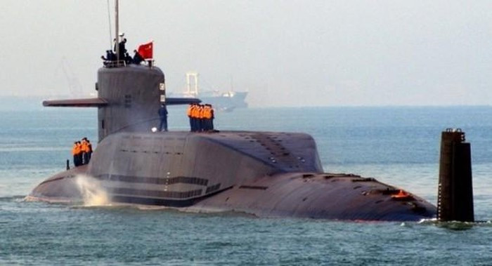 Thông tin sơ bộ cho biết, tàu ngầm hạt nhân chiến lược Type 096 có chiều dài khoảng 150 m, chiều rộng 20 m và lượng giãn nước 16.000 tấn khi đầy tải. Vỏ tàu có khả năng chịu áp suất cực cao.