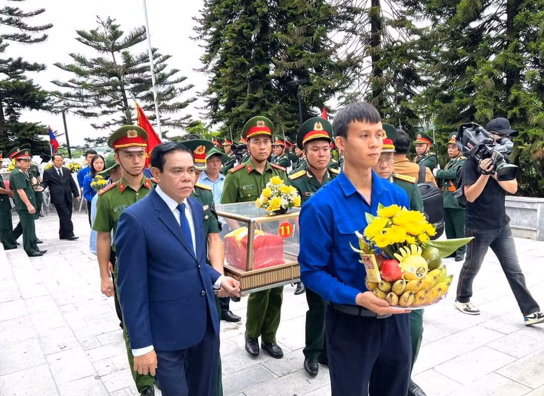 Ha Tinh: Truy dieu, an tang 11 liet si hi sinh tai Lao
