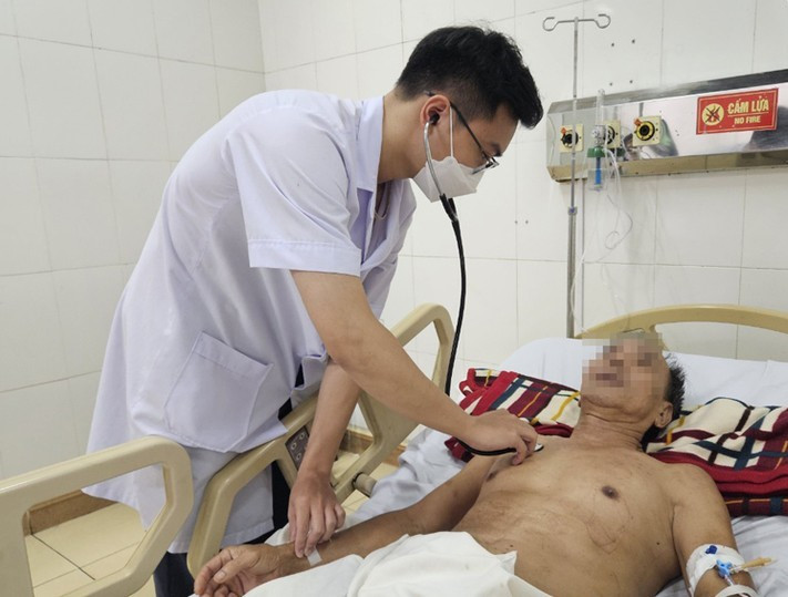 Hà Tĩnh: Cứu sống bệnh nhân bị ngừng tuần hoàn, nhồi máu cơ tim Ha Tinh: Cuu song benh nhan bi ngung tuan hoan, nhoi mau co tim