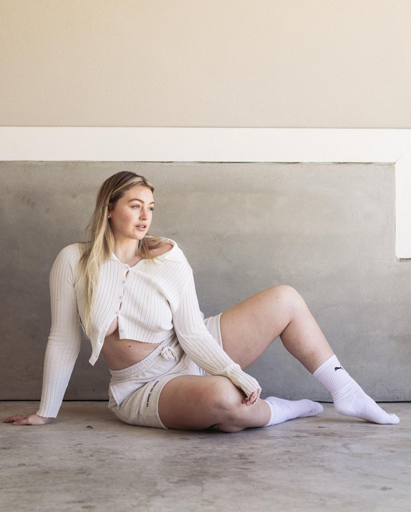 Thông qua câu chuyện của bản thân, Iskra Lawrence mong muốn thúc đẩy sự tự tin về cơ thể, phong cách sống lành mạnh, tự tin và lạc quan đến các chị em.