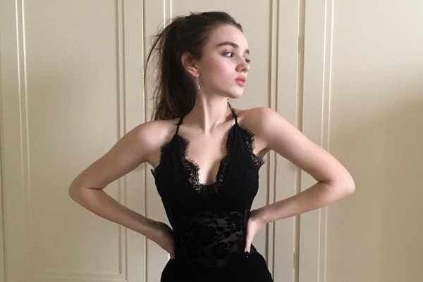 Để thay đổi, Yana theo đuổi chế độ ăn kiêng cực đoan kết hợp tập luyện cường độ cao. Cô chia sẻ, có khi 2-3 ngày bản thân gần như không ăn gì. Sau một thời gian, cân nặng thiếu nữ chỉ còn 37kg, cao 1m60.