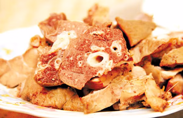 Phổi cũng là một bộ phận nội tạng, chứa nhiều cholesterol, ăn nhiều không có lợi. Để bảo vệ sức khỏe, tốt nhất không nên ăn nhiều bộ phận này. Ảnh minh họa.