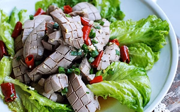 Đáng lưu ý, hàm lượng cholesterol trong thận lợn rất cao. Ăn nhiều không có lợi, thậm chí tăng nguy cơ xơ vữa động mạch vành. Ảnh minh họa.