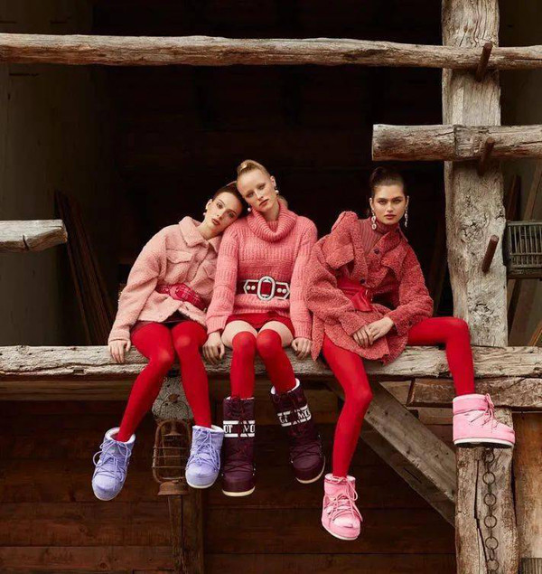 Đặc trưng thời tiết mùa đông là lạnh, nhiều nơi còn có tuyết nên môn thể thao trượt tuyết rất phổ biến. Đây cũng là thời điểm người chơi sắm sửa cho mình thiết bị, trong số đó có giày đi tuyết. Ảnh: Sohu