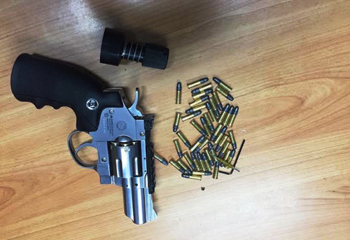 Ngan chan vu van chuyen sung dan qua san bay Tan Son Nhat