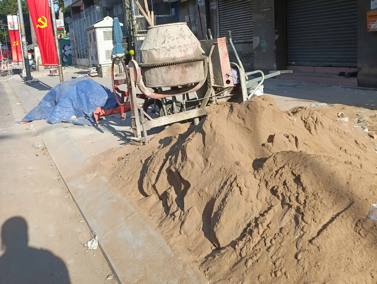 TP HCM: Cong trinh cai tao via he duong Phan Dang Luu dang thi cong ra sao?-Hinh-6