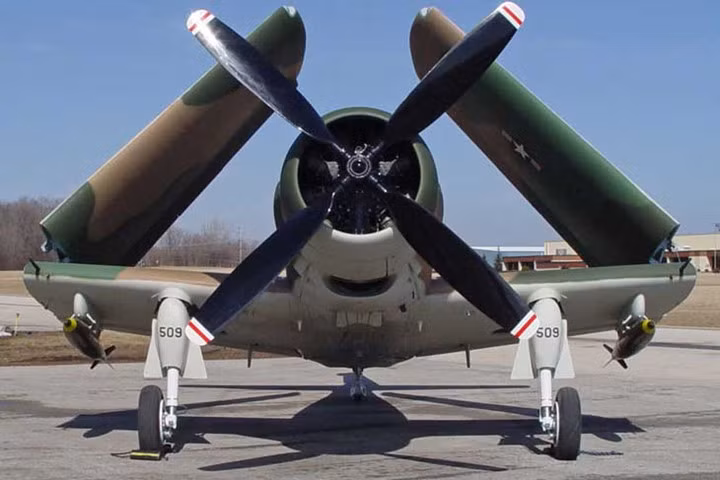 Mẫu máy bay tiêm kích này ban đầu được gọi là XBT2D-1, về sau được đặt lại tên thành AD-1. Ảnh: Henning.