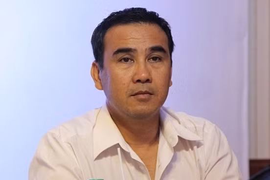 Sao nam Quyền Linh cũng là nạn nhân của những tên trộm khi ngôi nhà của anh bị kẻ gian ghé thăm và lấy cắp nhiều tài sản có giá trị bao gồm điện thoại di động, laptop và một số đồ vật có giá khác trong nhà. Thậm chí, chiếc cúp Mai Vàng của Quyền Linh cũng bị cuỗm đi.