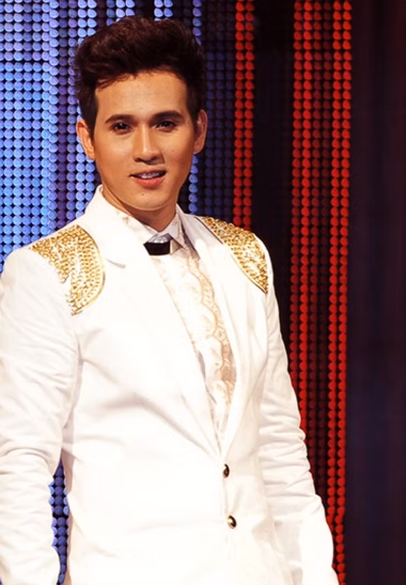 Cũng lọt vào danh sách không ai mong muốn này là ca sĩ Nguyên Vũ. Tuy nhiên, đây là trường hợp hi hữu khi kẻ đột nhập và lấy cắp tài sản của Nguyên Vũ chính là trợ lý của anh. Những đồ vật bị mất bao gồm 2 chiếc điện thoại Iphone, 2 Ipad, 1 máy tính laptop và tiền mặt.