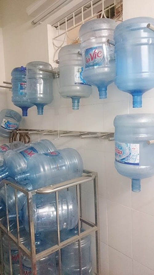 View - Những hình ảnh sốc về quy trình sản xuất nước Lavie giả | Báo Tri thức và Cuộc sống - TIN TỨC PHỔ BIẾN KIẾN THỨC 24H