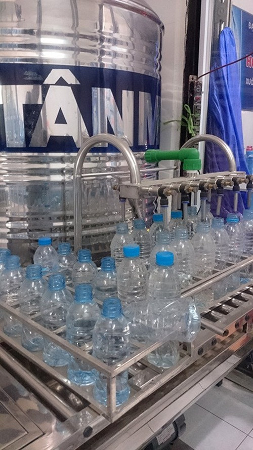 View - Những hình ảnh sốc về quy trình sản xuất nước Lavie giả | Báo Tri thức và Cuộc sống - TIN TỨC PHỔ BIẾN KIẾN THỨC 24H