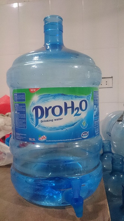View - Những hình ảnh sốc về quy trình sản xuất nước Lavie giả | Báo Tri thức và Cuộc sống - TIN TỨC PHỔ BIẾN KIẾN THỨC 24H