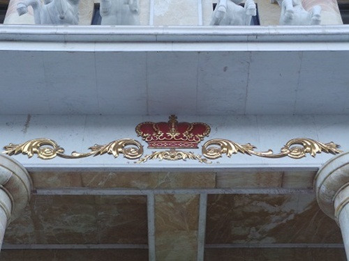 Nói về phong thủy, quản lý tòa nhà dám chắc đây là ngôi biệt thự có phong thủy tốt nhất Việt Nam, có thể nhìn toàn bộ Hồ Tây, đón ánh nắng ban mai đầu tiên.