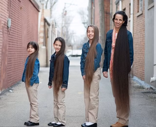 Điều đó đã làm nên một biệt danh cho gia đình cô Tere Lynn, người ta gọi gia đình cô là "Gia đình Rapunzel" - "Gia đình tóc mây".