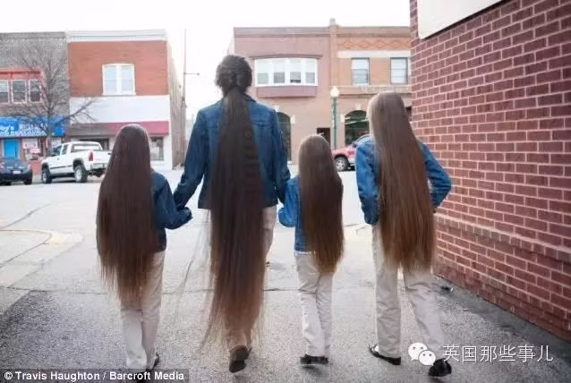 Theo như cô Tere Lynn chia sẻ, cô đã để tóc dài ngay từ khi còn là một cô bé và đã không cắt tóc nhiều năm nay.