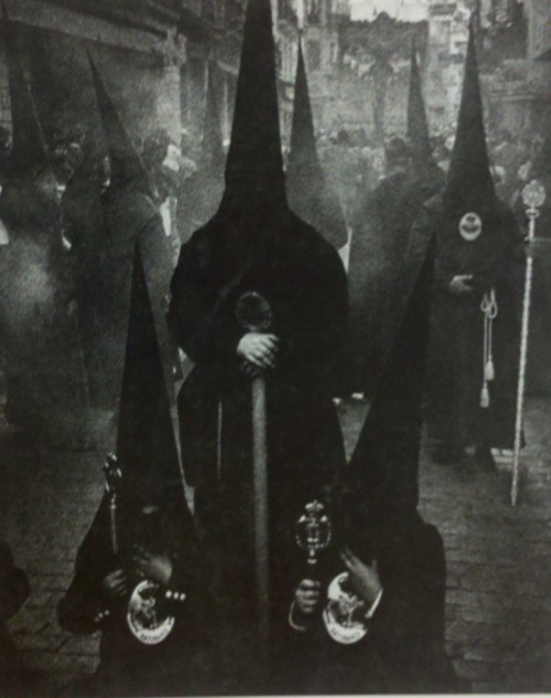 Không ai biết giáo phái này làm gì nhưng thực sự cũng rất ít người muốn tìm hiểu điều đó.