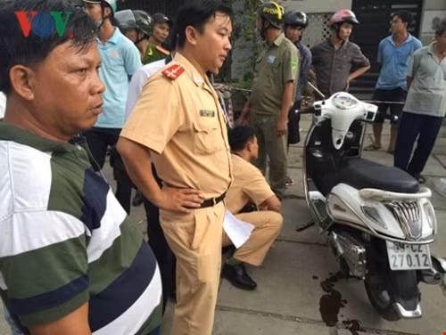 CSGT điều tra nguyên nhân vụ việc và phân luồng giao thông.