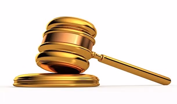 Ở hầu hết các bang ở Mỹ, việc rút móng mèo để hạn chế sự tàn phá của những con vật nghịch ngợm là hợp pháp. Tuy nhiên, nếu bạn rút móng mèo ở các nước liên minh châu Âu, bạn đã vi phạm luật pháp.