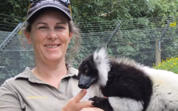 Theo nhận xét của mọi người, cô Samantha là một người rất yêu động vật, làm việc chăm chỉ và là một người tốt bụng. Sự việc đáng tiếc xảy ra khiến nhiều người tiếc thương và muốn biết rõ nguyên nhân.