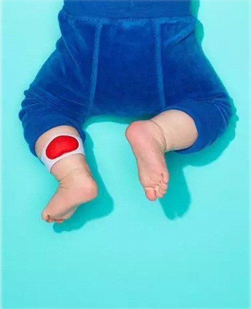 Thiết bị theo dõi em bé thông minh. Đây đã từng là giấc mơ của mọi phụ huynh. Nó giúp các bậc phụ huynh theo dõi nhịp tim, nhiệt độ cơ thể và vị trí của em bé. Nó cũng nhằm mục đích theo dõi giấc ngủ của những đứa trẻ, giúp các bậc cha mẹ nắm rõ được tình trạng sức khỏe của con mình mọi lúc mọi nơi.