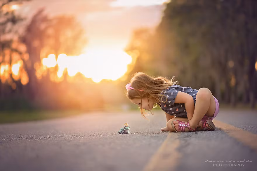 Sự hiểu nhau, thân thiết đến kỳ lạ giữa trẻ em và động vật khiến người lớn thường xuyên thắc mắc.