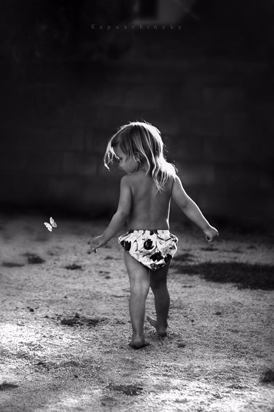 Không có chung ngôn ngữ nhưng dường như giữa trẻ em và động vật luôn có cách giao tiếp.