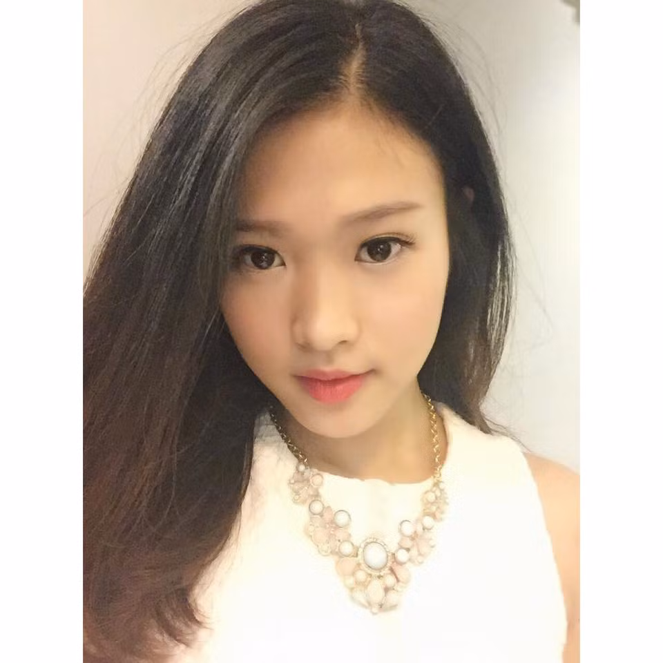 Có cô chị là cựu hot girl nhưng Ngọc Diễm lại tự nhận bản thân là người sống khá khép kín và ít nói. Ngọc Diễm cho biết ngoài đời cô rất yêu quý, thích gần gũi với chị Huyền Baby nhưng trên mạng cô cũng không thường xuyên đăng ảnh chị em chụp chung.