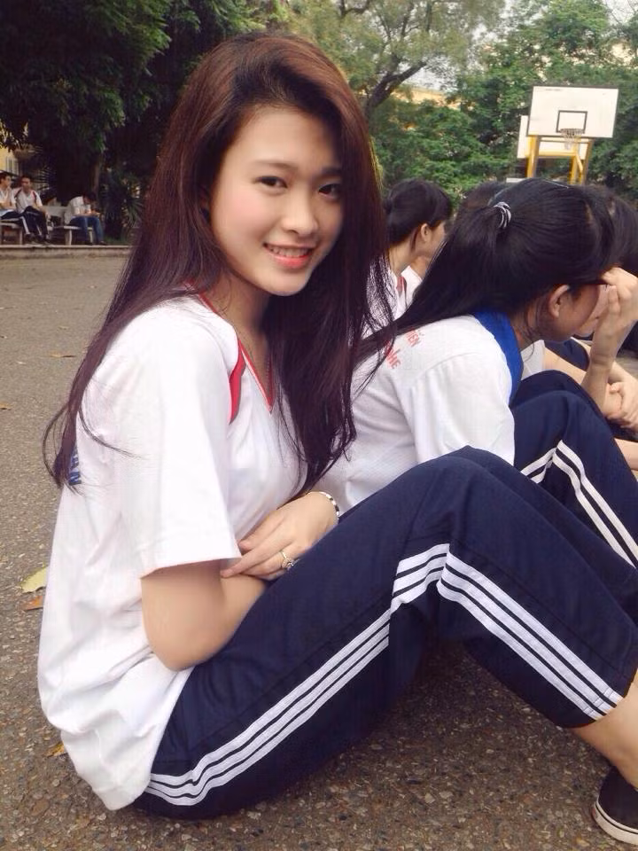 9X xinh đẹp hiện tại chỉ tập trung học tập tại trường và cố gắng để có được kết quả tốt nhất. Ngoài thời gian đi học, Ngọc Diễm có sở thích nghe nhạc, shopping và đi du lịch.