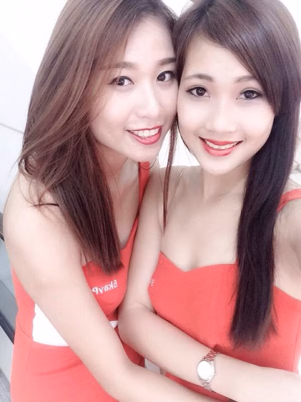 Bức ảnh được lan truyền với dòng mô tả: "Nữ PG xinh đẹp nhất sự kiện Bphone" với hàng nghìn lượt thích và bình luận.