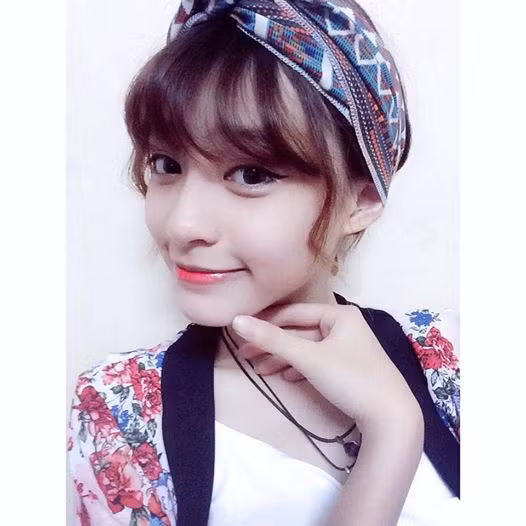 Minh Ngọc có sở thích chụp ảnh tự sướng và niềm đam mê với nghiệp diễn xuất. Cô bạn từng xuất hiện trong một số MV nhạc trẻ, làm người mẫu ảnh và thỉnh thoảng tham dự một vài sự kiện vừa và nhỏ.