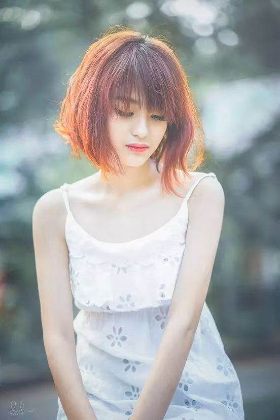 Được nhận xét là bản sao hot girl Khả Ngân, ban đầu Minh Ngọc cảm thấy rất bất ngờ. Tuy nhiên, sau khi tự mình "kiểm chứng" bằng cách so sánh ảnh của mình và hot girl, cô nàng cũng thừa nhận cảm thấy có những nét hơi giống và nhận xét của mọi người không phải là không có cơ sở.