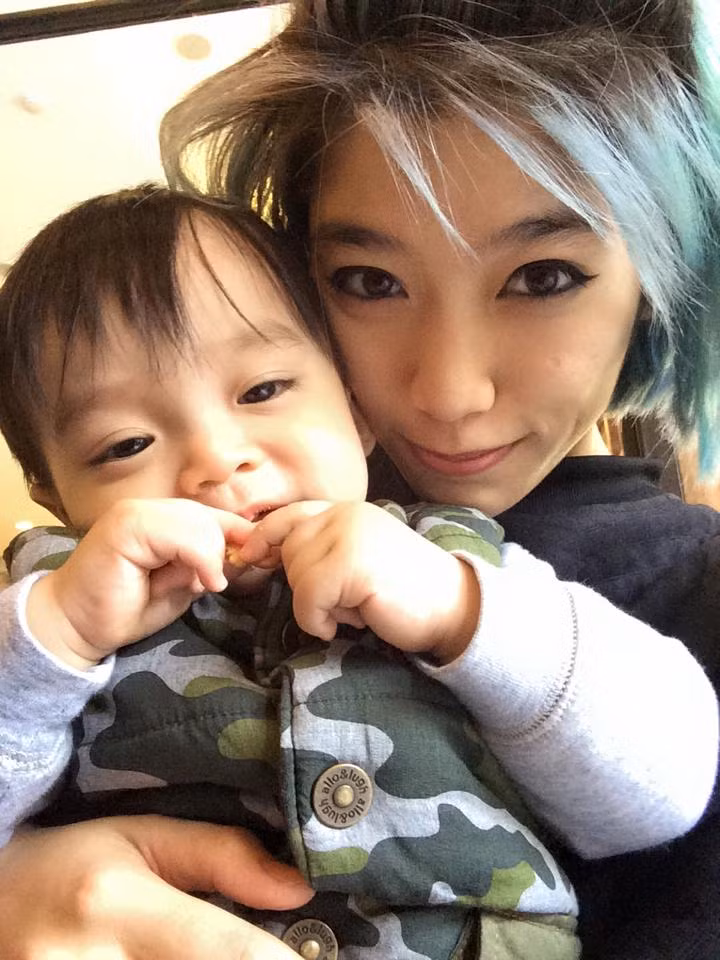 Ít ai biết được cô gái có dáng người nhỏ nhắn, phong cách hơi quái tính này đã là bà mẹ một con. Quỳnh Trâm và Việt Max có với nhau một cậu con trai gần ba tuổi tên Pid. Xuất thân là một nữ dancer, có tiếng trong làng hip-hop Việt, Quỳnh Trâm hiện tại dù bận bịu với cậu con trai nhưng vẫn tiếp tục thể hiện đam mê với hip-hop từng ngày, từng giờ.