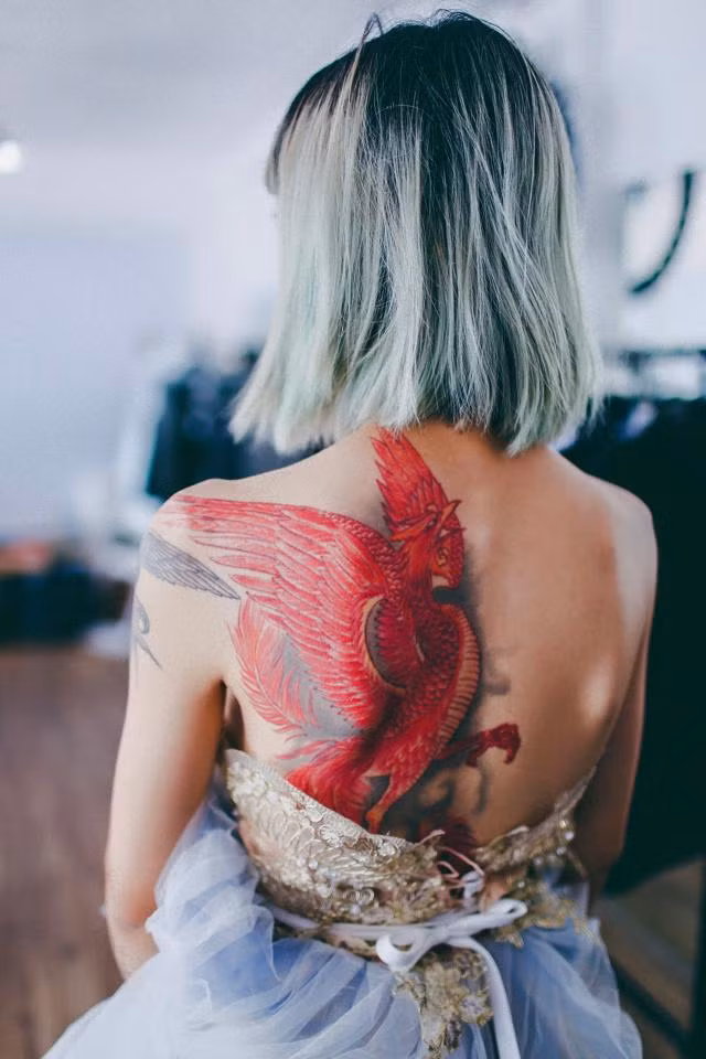 Ngoài hip-hop và thời trang, Quỳnh Trâm còn cực mê xăm mình. Từ trước khi sinh con, bà mẹ 9X này đã sở hữu những hình xăm cỡ lớn đầy màu sắc và rất ấn tượng ở bụng, lưng, chân...