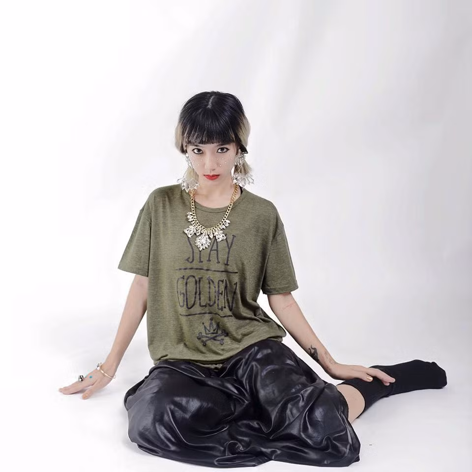 Cả Quỳnh Trâm và Việt Max đều là những dancer giỏi. Riêng Quỳnh Trâm, bà mẹ 9X này còn làm công việc của một nhà thiết kế thời trang, thiết kế đồ họa và nhiếp ảnh.