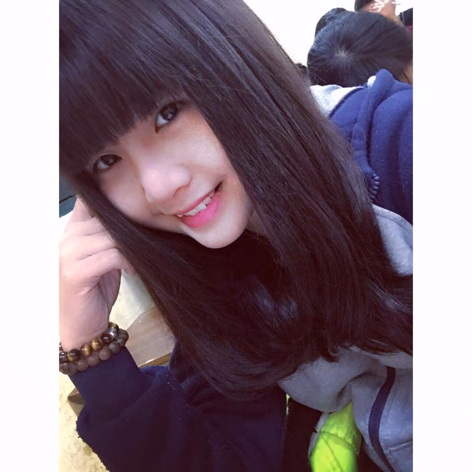 Không chỉ xinh xắn, học giỏi, Trần Nhật Anh còn hát rất hay. Cô lớp trưởng xinh đẹp hữu trên dưới 10 clip cover ngắn trên Facebook, chỉ hát cho vui và thường tạo ra những clip mang đậm phong cách riêng.