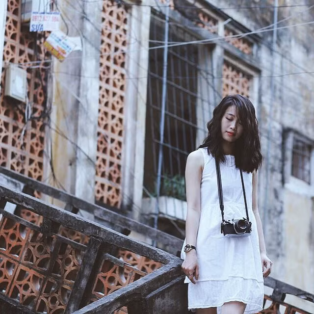 Nguyễn Hoàng cho biết thêm: "Thời gian đầu mới chơi, mình đã tốn đến gần 10 triệu đồng tiền mua phim để chọn ra được loại phim ưng ý và phù hợp với sở thích, cho ra màu sắc mình ưa nhất. Mua phim đắt, nhưng mình cũng đã phải vứt đi vài cuộn vì chụp, tráng hỏng. Một cuộn phim bây giờ giá dao động từ 50 - 250 nghìn đồng". Ảnh: Anh Tú.