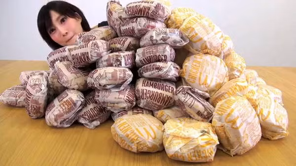 Một kỉ lục kinh hoàng khác của Yuka là ăn liền một lúc hết 60 chiếc bánh kẹp thịt của Mc Donald. Biệt danh "Thực thần", "Thánh ăn" của Yuka được cô chứng minh, thể hiện rõ ràng với cái bụng dường như không đáy của mình.