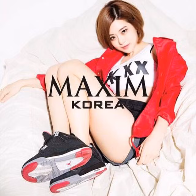 Ngoài một DJ gợi cảm, nổi tiếng, Soda còn là người mẫu cho khá nhiều tạp chí, hãng thời trang tại Hàn Quốc.