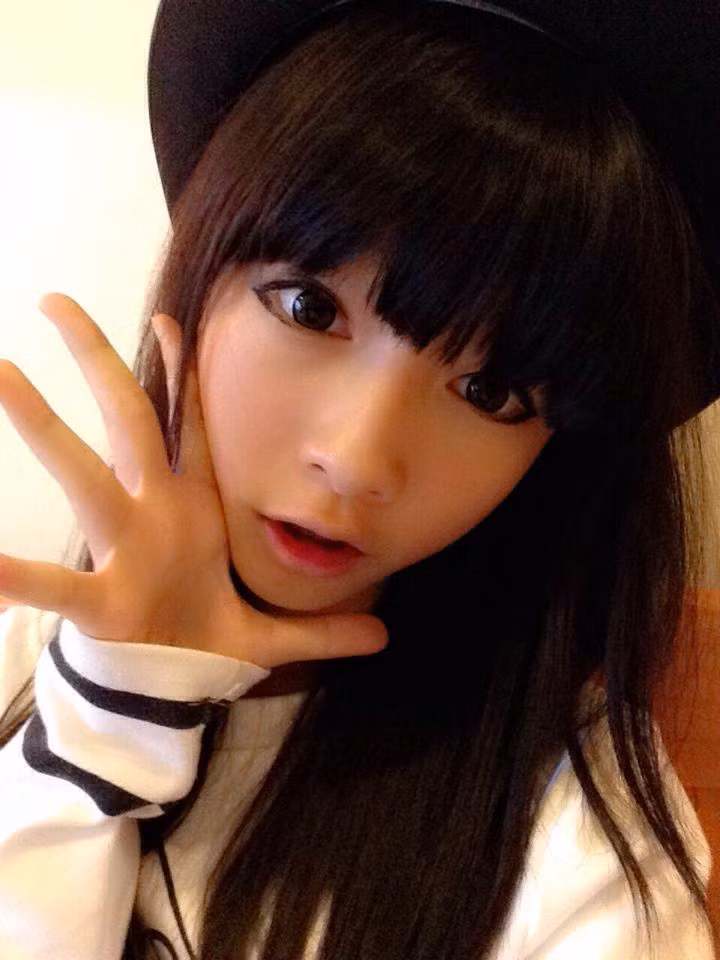 Ngoài ra, cô nàng cũng có năng khiếu và sở thích với âm nhạc. Phương Thảo tiết lộ cô từng tự học chơi đàn guitar vì rất yêu thích nó và không nghe lời ba - người luôn muốn Phương Thảo học chơi organ, piano.