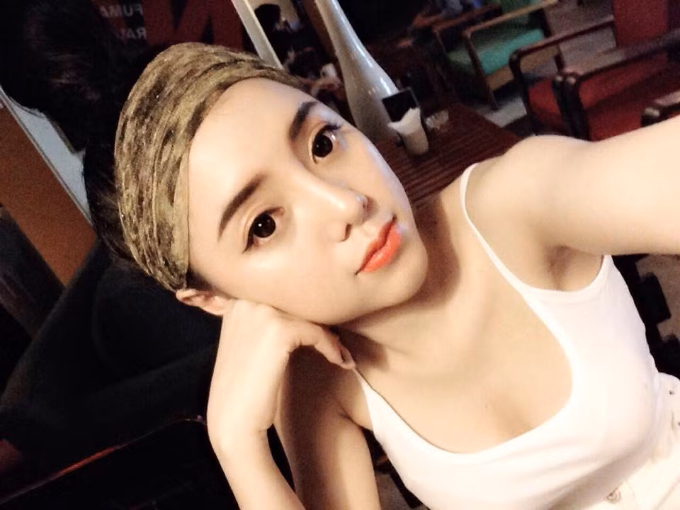 Lục Anh cho biết cô quyết định làm phẫu thuật thẩm mỹ cũng chỉ vì muốn bản thân đẹp và hoàn thiện hơn. Có ngoại hình mới và công việc mới, Lục Anh tự nhận thấy bản thân mình đã đến ngưỡng cửa trưởng thành.