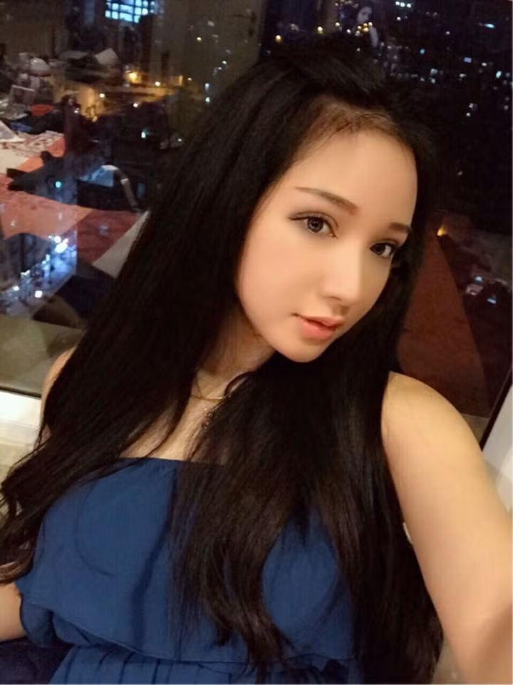 Phục vụ nhu cầu làm đẹp, làm mới bản thân... Dương My coi việc làm phẫu thuật thẩm mỹ là điều rất bình thường và không đáng để mọi người mất thời gian săm soi quá lâu. Ngoài hầu đồng, Dương My còn kinh doanh, buôn bán mỹ phẩm trên mạng. Mới đây cô đồng 9X còn thường xuyên khoe ảnh chụp với người yêu rất đẹp trai và giàu có khiến nhiều bạn trẻ tò mò.