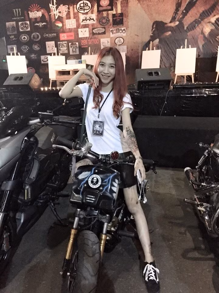 Ngoài học nghề, làm việc ở tiệm xăm, Kim Ty còn rất thích công việc của một người mẫu ảnh, stylish. Những bộ ảnh của công chúa Tattoo lạnh lùng luôn để lại ấn tượng đặc biệt, khó phai với dân mạng. Ảnh: Vũ Thịnh, NVCC.