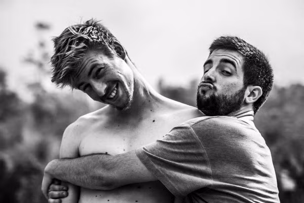 Matts Fievez đam mê du lịch, đã đi làm và tự dành dụm tiền để đến một vài quốc gia mà anh yêu thích. Trước khi đến Việt Nam, Matts đã đi du lịch ở châu Âu và sắp tới dự định sẽ đến trải nghiệm ở nhiều quốc gia châu Á.