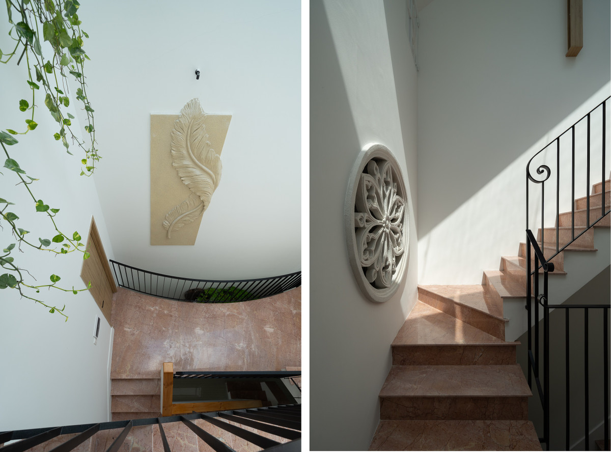 Cầu thang được thiết kế khéo léo, ép sát vào tường, không chỉ giúp tiết kiệm diện tích mà còn tạo sự thông thoáng, tiện lợi trong di chuyển.