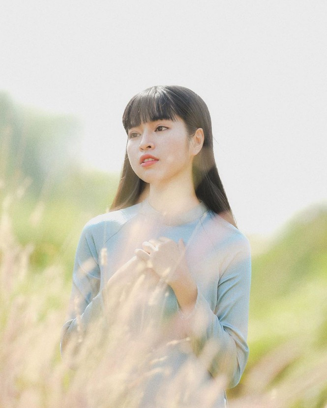 Năm qua, cô gái trẻ cũng để lại nhiều ấn tượng đẹp qua phim "Mắt Biếc". Cô tâm sự trên trang cá nhân: "Đối với mình, Mắt Biếc là một giấc mơ đẹp nhất trong cuộc đời mình mà mình không bao giờ muốn tỉnh dậy... Khoảng thời gian qua Mắt Biếc cũng đã để lại 1 dấu ấn rất đẹp và sâu đậm trong lòng khán giả. Và đặc biệt, đối với Trà Long - nhân vật mà em yêu nhất, từ trước đến nay và mãi mãi, mãi mãi về sau này vẫn sẽ là nhân vật mà em yêu nhất, luôn nằm ở vị trí đặc biệt nhất trong trái tim của em."