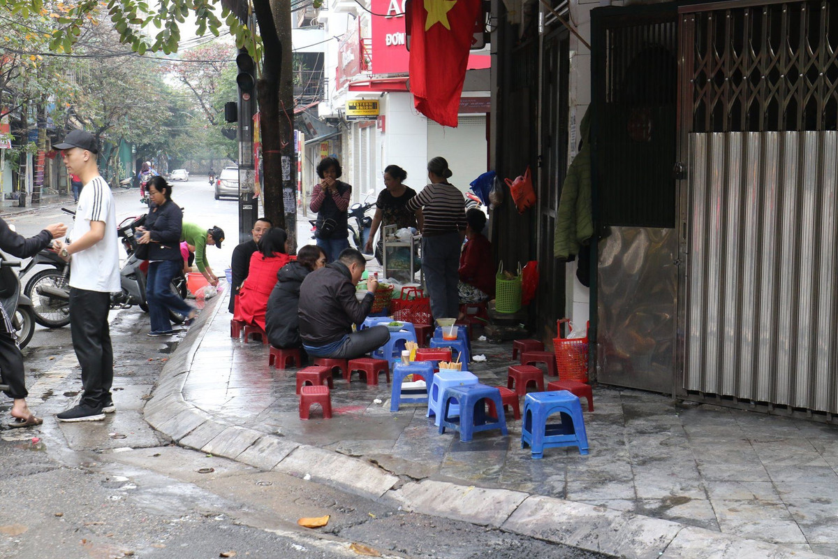 Cũng giống như mọi năm, việc mở hàng dịp Tết nên gia cả của các hàng bún có tăng mạnh.