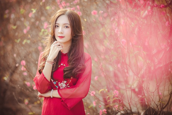 Ngọc Huyền từng tốt nghiệp khoa Tâm lý học, Đại học Sư phạm Hà Nội. Cô là một trong những nữ sinh nổi bật của ngôi trường này nhờ sở hữu gương mặt khả ái, nụ cười duyên dáng.