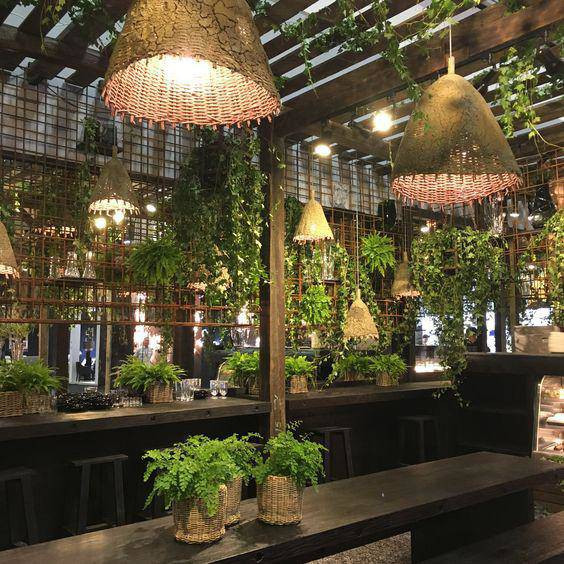 Nhà trở lên có hồn hơn nhờ ánh sáng và cây xanh.