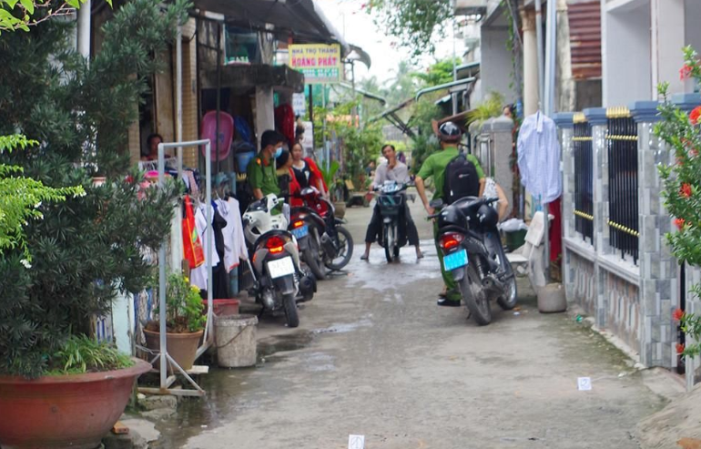  Thanh niên đâm chết người vì khoản nợ 6 triệu đồng: Tối 21/11, Đoàn Văn Phúc Vinh (23 tuổi, ngụ tại xã Hòa Khánh, huyện Cái Bè, Tiền Giang) gặp anh N.Q.C (40 tuổi, quê Đồng Nai) ở huyện Cái Bè để đòi 6 triệu đồng tiền nợ. Anh C. nói với Vinh không có tiền trả nên hai bên xảy ra cự cãi. Anh C. dùng tay đánh Vinh. Vinh chạy vào nhà người dân gần đó lấy cây dao quay lại đâm anh C. tử vong. Ngày 23/11, Công an tỉnh Tiền Giang cho biết đang điều tra, làm rõ. 