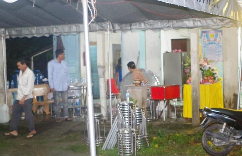  Nghi án con trai đánh chết mẹ ruột: Khoảng 11h50 ngày 22/11, người nhà phát hiện bà N.T.T (76 tuổi, ngụ xã Tân Tây, huyện Gò Công Đông, Tiền Giang) tử vong trên ghế nên trình báo Công an. Qua khám nghiệm, cơ thể bà T. có nhiều vết bầm, đa chấn thương. Bằng các biện pháp nghiệp vụ, công an xác định nghi phạm gây ra cái chết cho bà T. là Phạm Văn Toàn (39 tuổi, con ruột bà T.). Bước đầu tại cơ quan công an, Toàn thừa nhận hành vi phạm tội. 